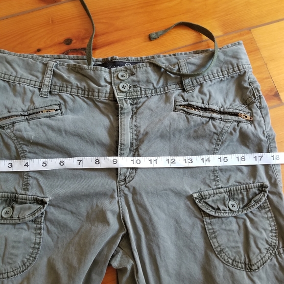 Fake and Fusion High Rise Capri Pants. Size 32M - Picture 7 of 11